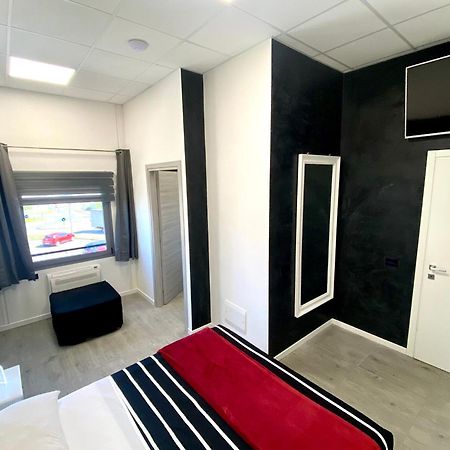 Hotel Tech Брембате Екстериор снимка