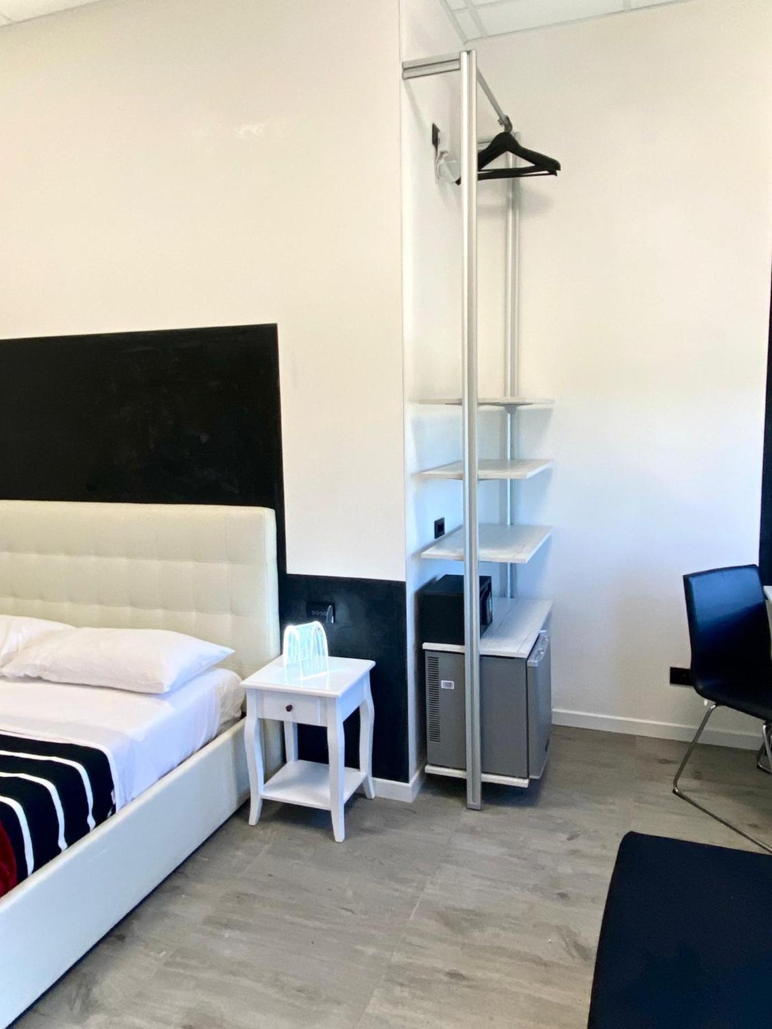 Hotel Tech Брембате Екстериор снимка