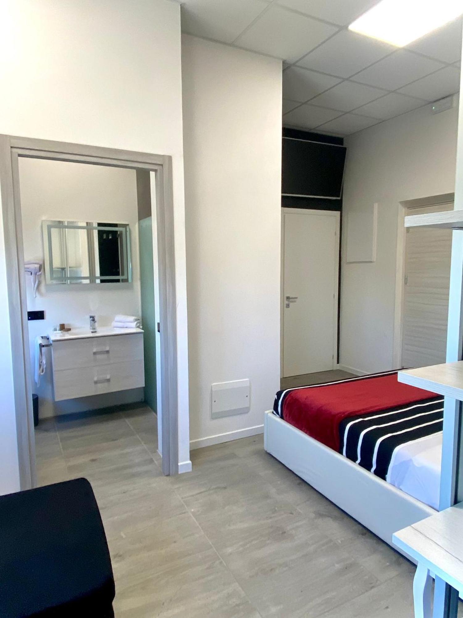 Hotel Tech Брембате Екстериор снимка